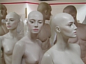 Un commerçant canadien s'offre des mannequins en chair et en os pour promouvoir ses produits