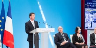 RSI: les 5 propositions retenues par Manuel Valls pour redorer l'image du régime