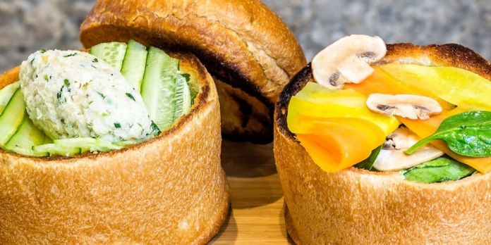 A Paris, un restaurant remplace les plats par des bols de pain